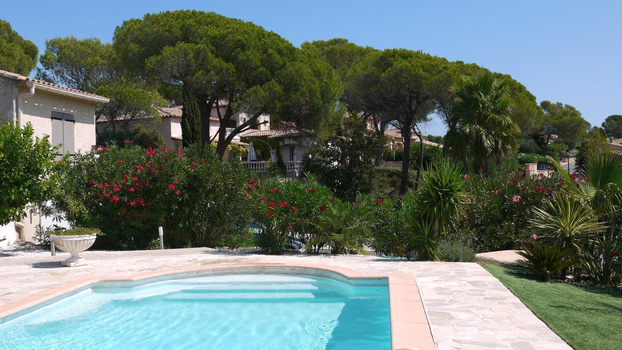 Grand Appartement Dans Maison Avec Piscine Privee Fréjus Exterior photo
